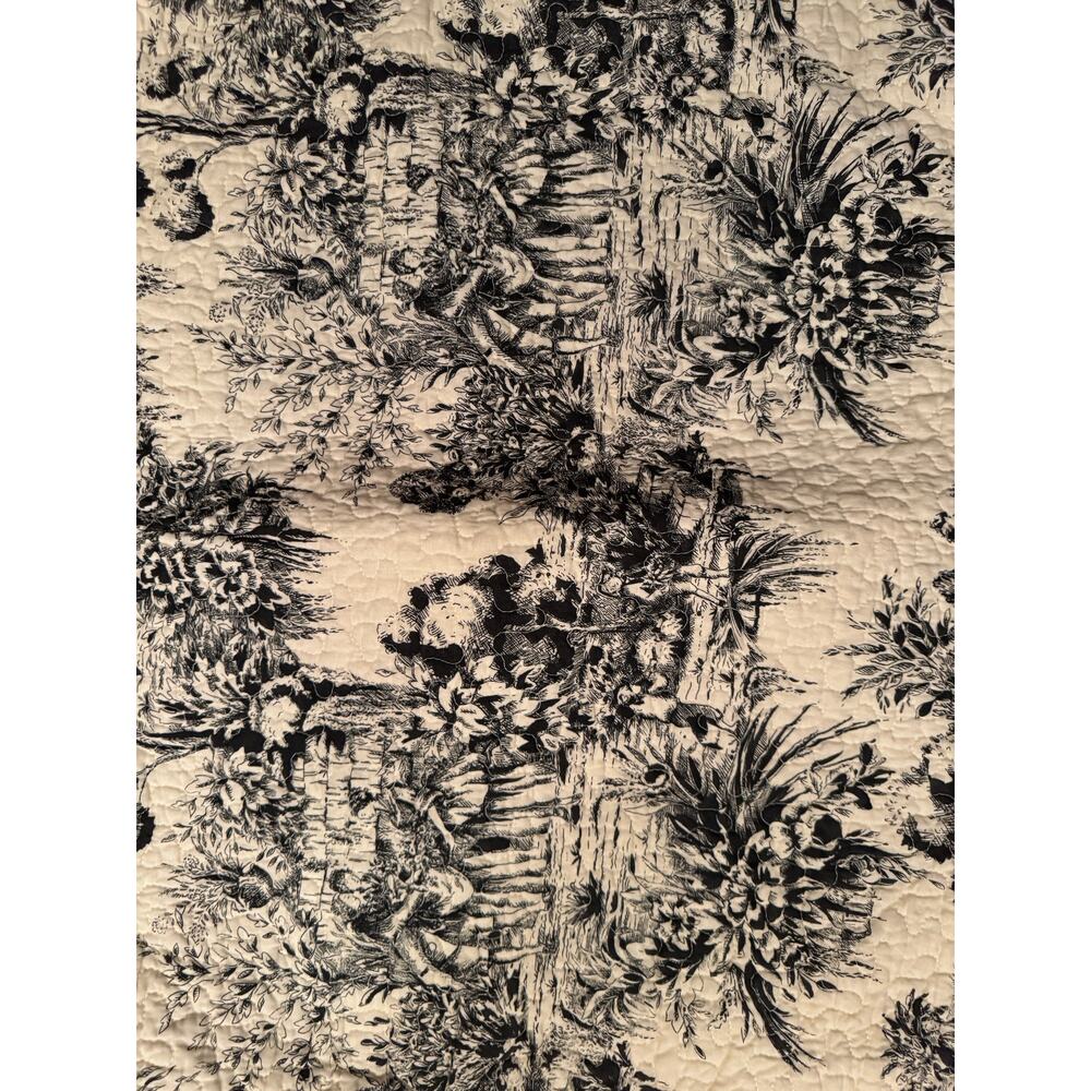 French Country Toile Black & White 2 Shams & Queen Quilt